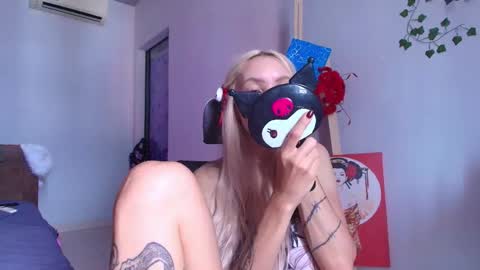 Snapshot of waifu_exe chatting on 05-16-26, 03:03 Waifu exe online show from 05-16-26, 03:03
