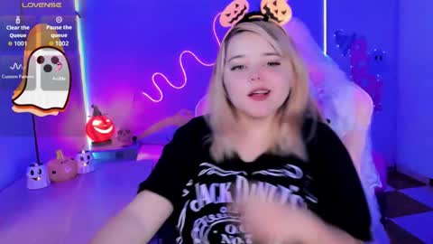   online show from 10-17-25, 02:48