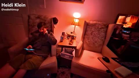 wakehimup online show from 11-22-25, 07:29