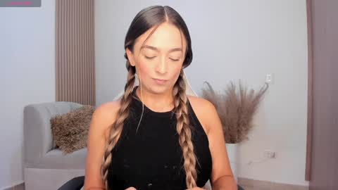 Snapshot of wandathompson_ chatting on 12-05-24, 11:05 Wanda online show from 12-05-24, 11:05