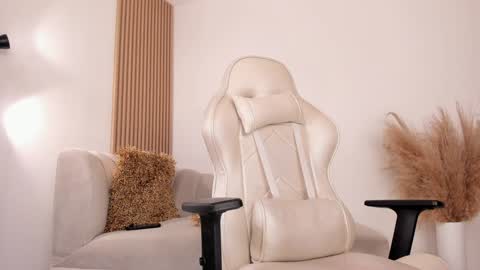 Snapshot of wandathompson_ chatting on 12-11-24, 05:15 Wanda online show from 12-11-24, 05:15