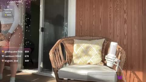 Snapshot of wanderlustjade chatting on 01-03-25, 05:53 Jade  Adonis online show from 01-03-25, 05:53