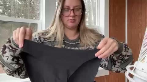 Snapshot of wanderlustjade chatting on 01-07-25, 05:31 Jade  Adonis online show from 01-07-25, 05:31