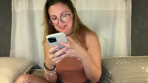 Snapshot of wanderlustjade chatting on 06-06-26, 02:49 Jade Adonis online show from 06-06-26, 02:49