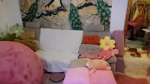 Emilia inst  online show from 11-10-25, 06:18