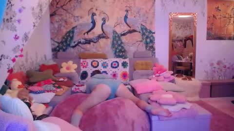 Emilia inst  online show from 11-21-25, 08:29