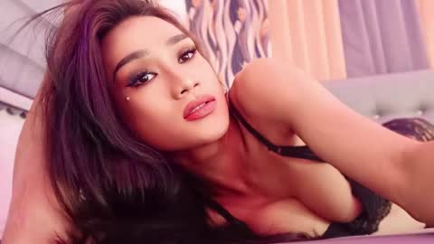 Snapshot of wantedsugar_ chatting on 03-01-25, 01:43 Galems online show from 03-01-25, 01:43