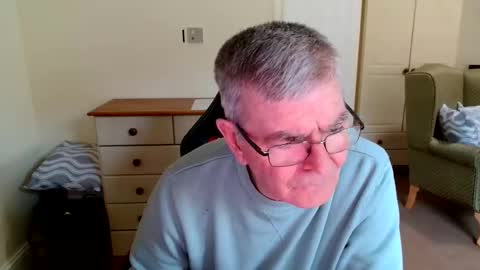 wanttobefree22 online show from 10-17-25, 01:35