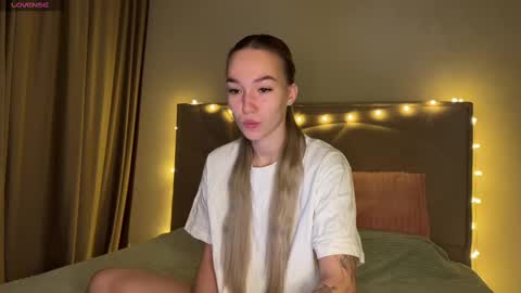 Snapshot of watergirl_ chatting on 12-25-24, 03:40 Im saving up for a new car help me online show from 12-25-24, 03:40