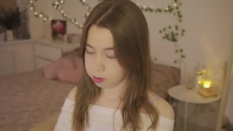 Snapshot of watermelon_sugar_ chatting on 03-06-26, 04:14 Tess Pls support me with Can we reach 155 my favorite number online show from 03-06-26, 04:14