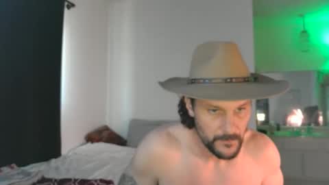 Snapshot of watersports25 chatting on 01-16-26, 07:40 Sunny online show from 01-16-26, 07:40