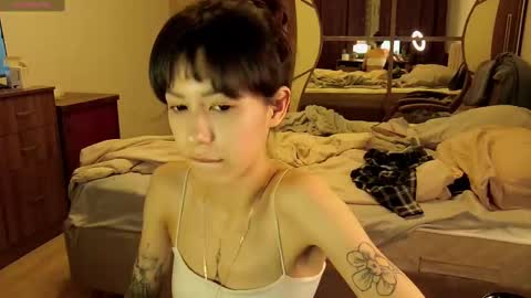 Snapshot of wavy_nights chatting on 12-01-24, 04:29 Mina online show from 12-01-24, 04:29