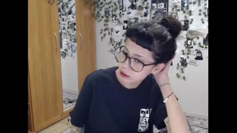 Snapshot of wavy_nights chatting on 09-10-25, 06:52 Mina online show from 09-10-25, 06:52