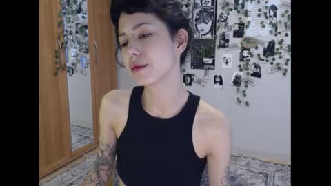 Snapshot of wavy_nights chatting on 09-18-25, 06:26 Mina online show from 09-18-25, 06:26