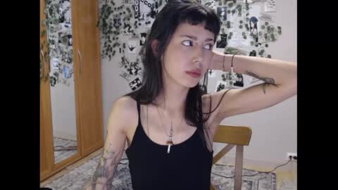 Snapshot of wavy_nights chatting on 09-20-25, 01:39 Mina online show from 09-20-25, 01:39