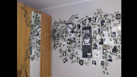 Snapshot of wavy_nights chatting on 09-29-25, 04:28 Mina online show from 09-29-25, 04:28