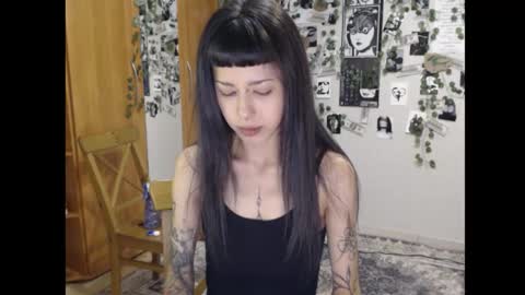 Snapshot of wavy_nights chatting on 09-30-25, 01:43 Mina online show from 09-30-25, 01:43