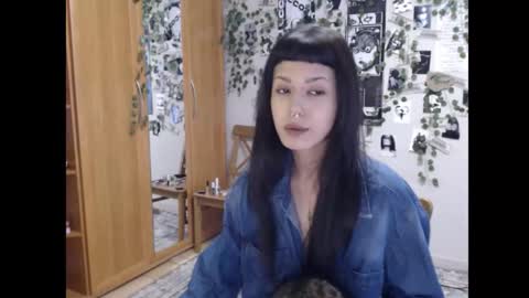 Snapshot of wavy_nights chatting on 10-02-25, 06:31 Mina online show from 10-02-25, 06:31