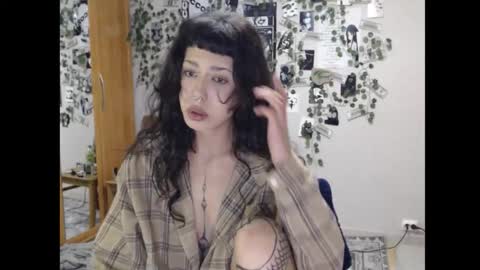 Snapshot of wavy_nights chatting on 10-06-25, 07:22 Mina online show from 10-06-25, 07:22