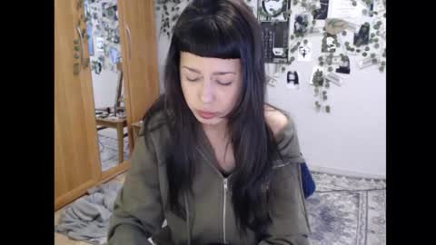 Snapshot of wavy_nights chatting on 10-10-25, 07:40 Mina online show from 10-10-25, 07:40