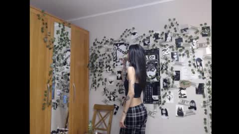 Snapshot of wavy_nights chatting on 10-13-25, 07:36 Mina online show from 10-13-25, 07:36