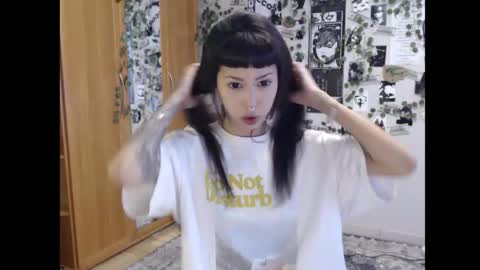 Snapshot of wavy_nights chatting on 10-18-25, 11:33 Mina online show from 10-18-25, 11:33