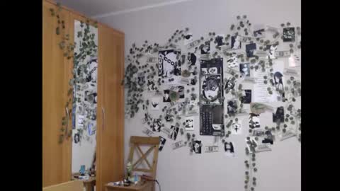 Snapshot of wavy_nights chatting on 10-19-25, 05:46 Mina online show from 10-19-25, 05:46