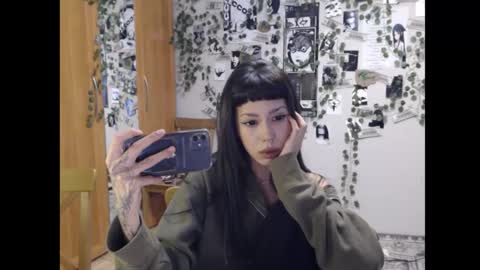 Snapshot of wavy_nights chatting on 10-20-25, 07:03 Mina online show from 10-20-25, 07:03