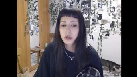 Snapshot of wavy_nights chatting on 10-21-25, 03:24 Mina online show from 10-21-25, 03:24