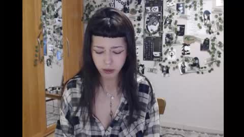 Snapshot of wavy_nights chatting on 10-25-25, 04:57 Mina online show from 10-25-25, 04:57