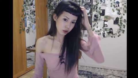 Snapshot of wavy_nights chatting on 10-26-25, 06:47 Mina online show from 10-26-25, 06:47