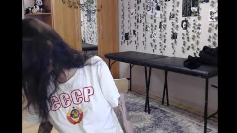 Snapshot of wavy_nights chatting on 10-29-25, 06:04 Mina online show from 10-29-25, 06:04