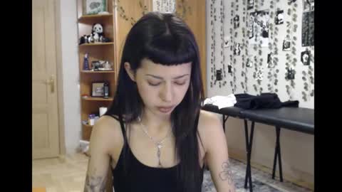 Snapshot of wavy_nights chatting on 10-30-25, 01:07 Mina online show from 10-30-25, 01:07