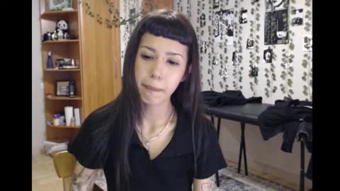 Snapshot of wavy_nights chatting on 10-30-25, 10:10 Mina online show from 10-30-25, 10:10