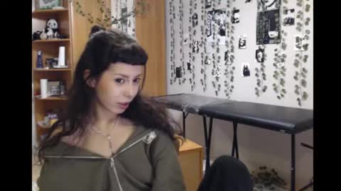 Snapshot of wavy_nights chatting on 11-01-25, 01:40 Mina online show from 11-01-25, 01:40