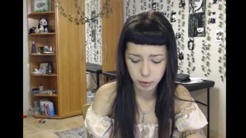 Snapshot of wavy_nights chatting on 11-04-25, 07:13 Mina online show from 11-04-25, 07:13