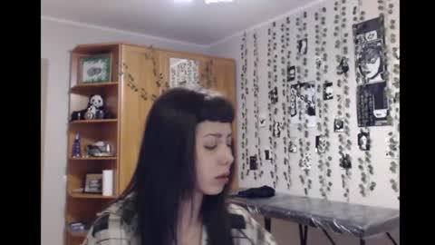 Snapshot of wavy_nights chatting on 11-12-25, 06:08 Mina online show from 11-12-25, 06:08