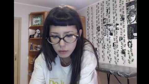 Snapshot of wavy_nights chatting on 11-14-25, 07:45 Mina online show from 11-14-25, 07:45