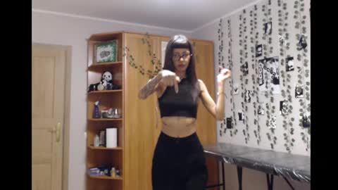 Snapshot of wavy_nights chatting on 11-17-25, 03:51 Mina online show from 11-17-25, 03:51