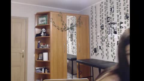 Snapshot of wavy_nights chatting on 11-19-25, 09:48 Mina online show from 11-19-25, 09:48