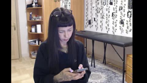 Snapshot of wavy_nights chatting on 11-22-25, 09:36 Mina online show from 11-22-25, 09:36