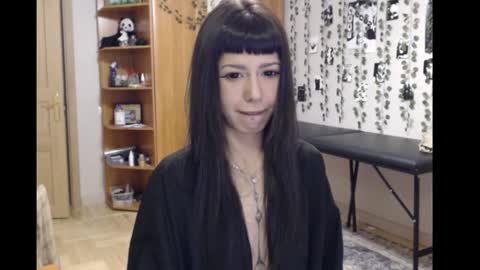 Snapshot of wavy_nights chatting on 12-02-25, 12:16 Mina online show from 12-02-25, 12:16