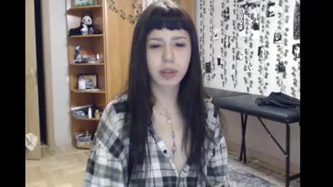 Snapshot of wavy_nights chatting on 12-02-25, 07:42 Mina online show from 12-02-25, 07:42