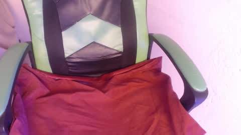 Trixie 3 online show from 10-21-25, 01:45