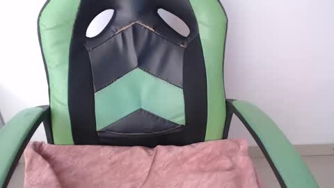 Trixie 3 online show from 04-14-26, 02:12