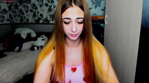 Snapshot of weakness4u chatting on 10-06-25, 08:34 Maya online show from 10-06-25, 08:34