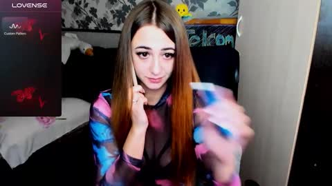 Snapshot of weakness4u chatting on 10-27-25, 05:00 Maya online show from 10-27-25, 05:00