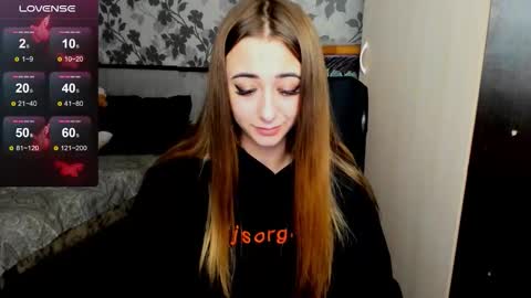 Snapshot of weakness4u chatting on 11-13-25, 06:56 Maya online show from 11-13-25, 06:56