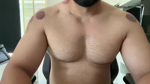 Snapshot of weaponx1 chatting on 01-04-25, 03:40 Weapon X online show from 01-04-25, 03:40