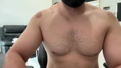 Snapshot of weaponx1 chatting on 01-08-25, 12:38 Weapon X online show from 01-08-25, 12:38